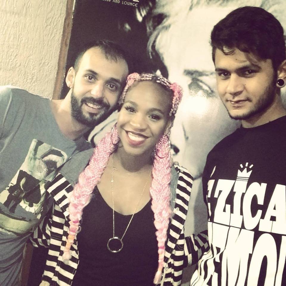 redini_'s tweet photo. Há 03 anos a @Karolconka quase derrubou a #EdubTwo em Sorocaba cantando Bitch, better have my money

Eu fui eu tava <3 https://t.co/SUL9iWupkq