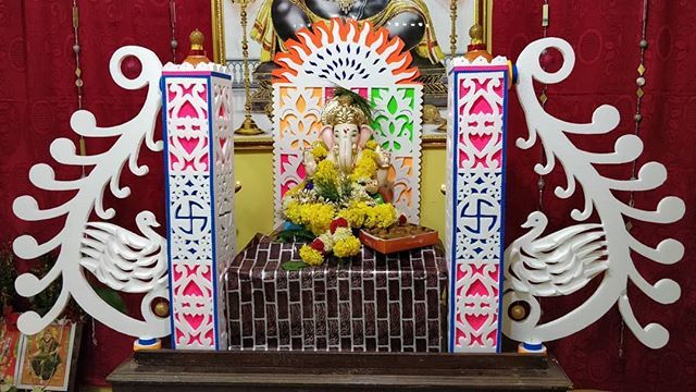 #GoldenGoa - #GaneshDarshan - GG#1

To feature photo of your Ganesh Makar, Decoration and ceiling art on Golden Goa, WhatsApp us your photo on +91 8888-056-016

#GaneshChaturthi #Goa #GaneshChaturthi2018  #Ganesha #chavath #Festival #festivalsofgoa  #pea… ift.tt/2NDe2IK