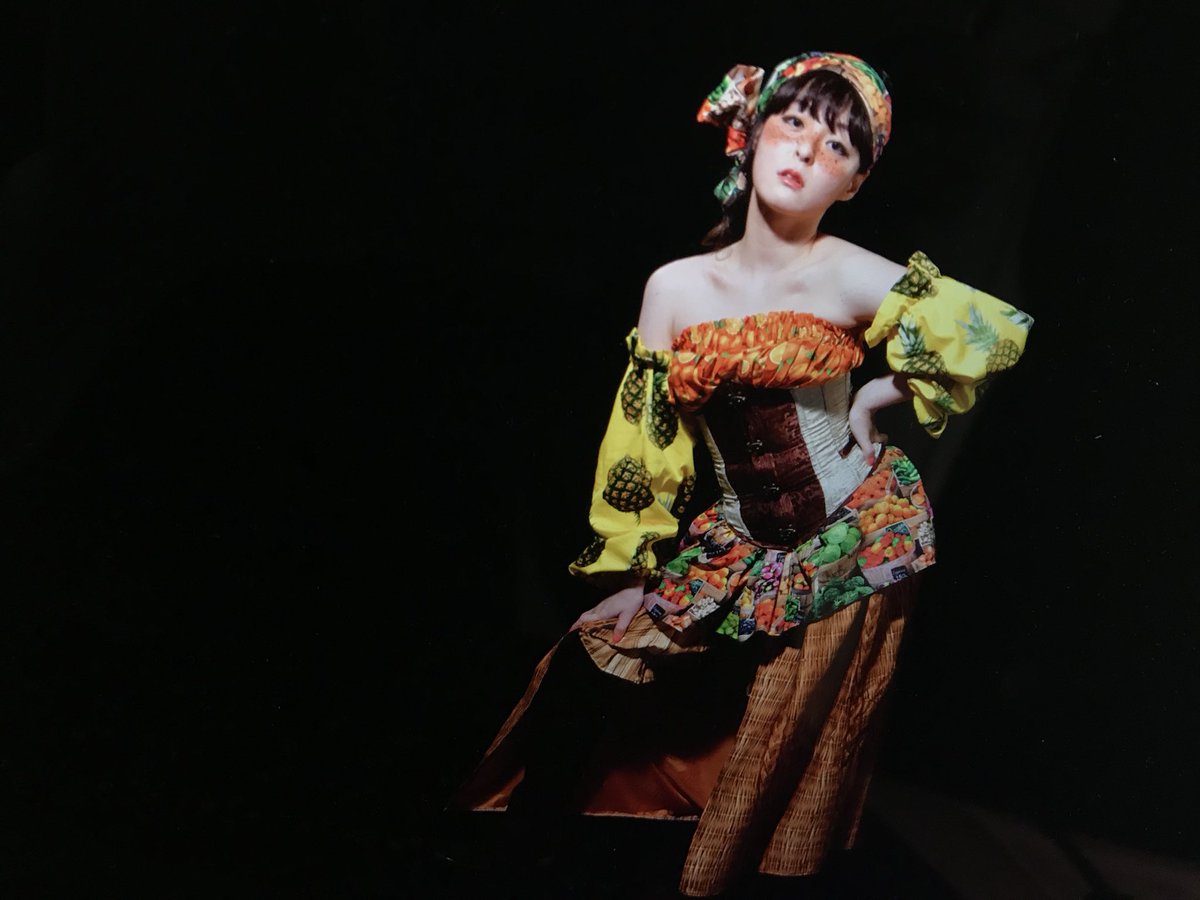 田中里奈 りりまる 本日は舞台 ハムレットsc の撮影でした Sもcもすごくステキな衣装ですよ パイナップル柄めちゃくちゃ気に入ってます チケットのご予約はこちらから T Co Erpzw1o67l ハムsc