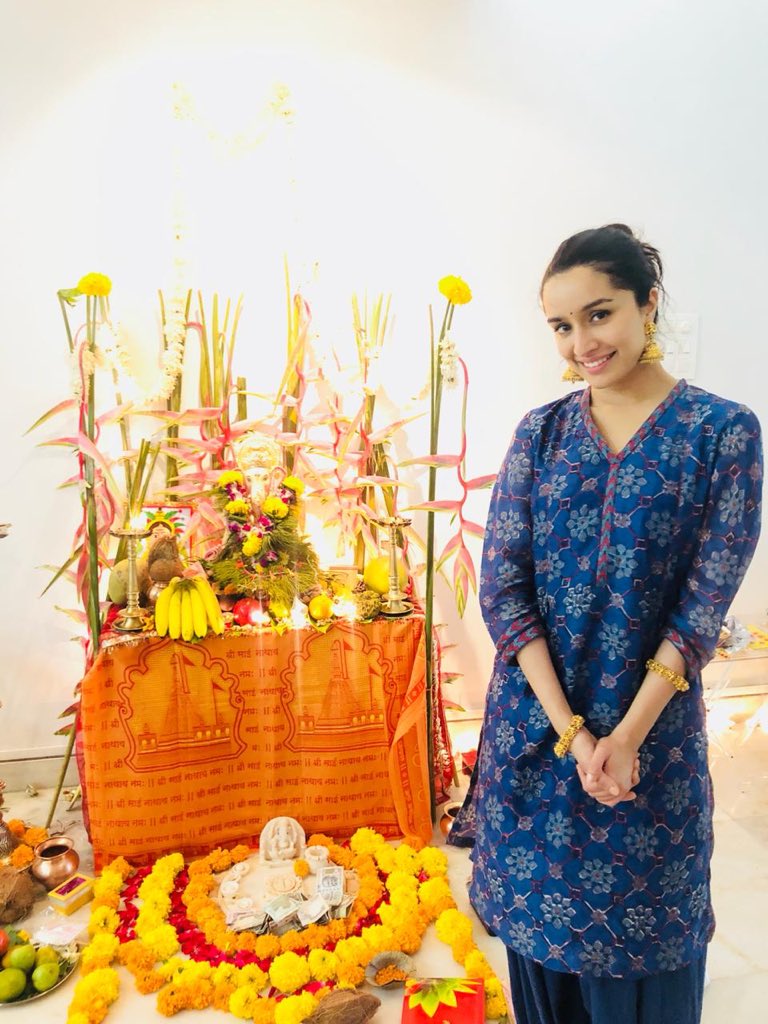 ShraddhaKapoor's tweet photo. आला रे आला गणपती आला! गणपती बाप्पा मोरया 🙏 #56thYearOfGanpatiBappaAtMyGrandparents https://t.co/zKrNCbkJ9B