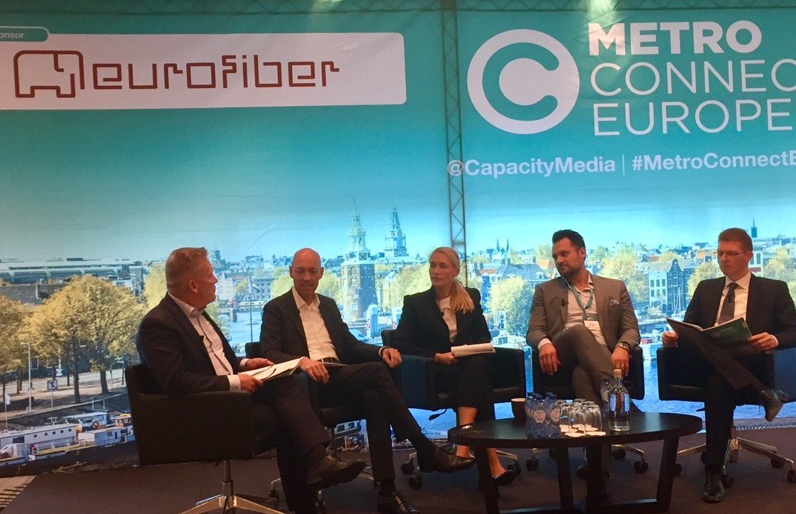 Eurofiber's @BartOskam challenges his panel to talk about the ‘chicken and egg puzzles’ surrounding #5G #MetroConnectEurope