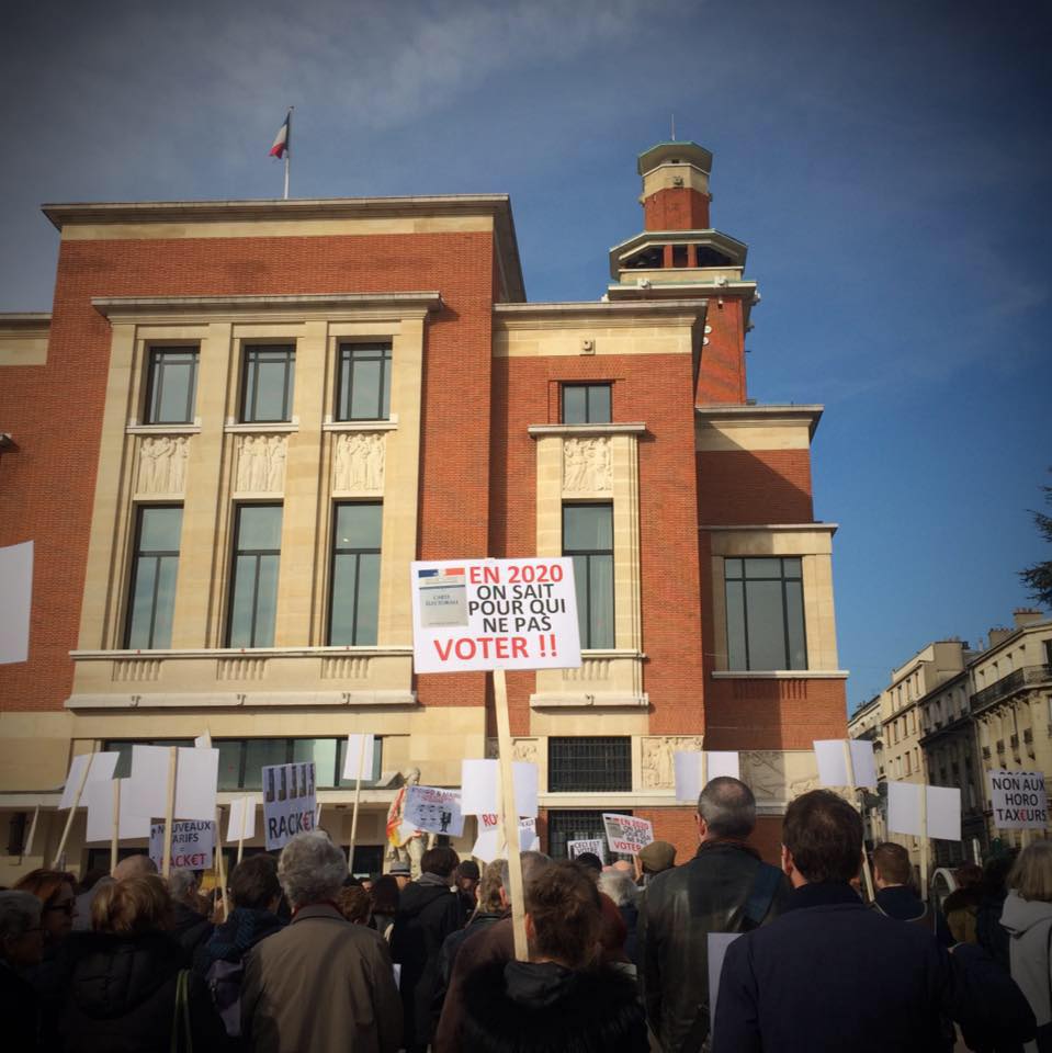 COMECS2's tweet photo. MANIFESTATION à #Montrouge : samedi 22 Septembre !!
A l'appel du #COMECS et du @CAPAJmontrouge, venez manifester contre les tarifs du stationnement et l'abattage des platanes de l'avenue Jean-Jaurès !
Départ 15h devant Auchan rue Molière pour une marche jusqu'au Beffroi.
RT SVP https://t.co/B50cl9Zhch