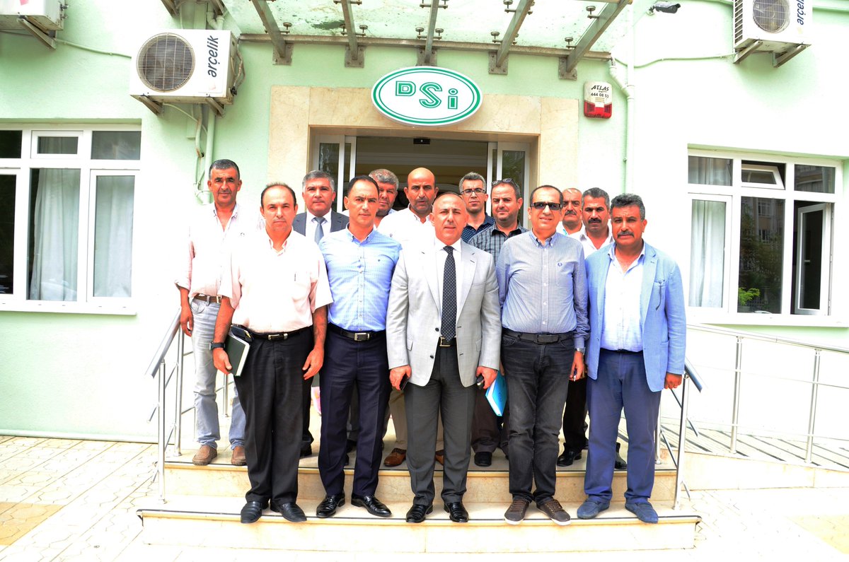 DSİ 63.Şube Müdürlüğü toplantı salonunda Hatay Vali Yardımcısı Mahmut  Hersanlıoğlu  başkanlığında   Ovadaki mahalle muhtarlarıyla  toplantı gerçekleştirildi. Hersanlıoğu’na  eşlik eden  DSİ 63. Şube Müdürü Mehmet Ekinci, Tarım İl Müdürü Ergün Çolakoğlu,  eşlik etti.