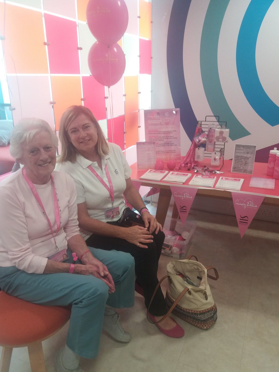 Kath_Hopkins1's tweet photo. With The Lucy Ellis Foundation @poblgroup for #WorldSepsisDay2018 #doingitforLucy https://t.co/ad4r65Agol
