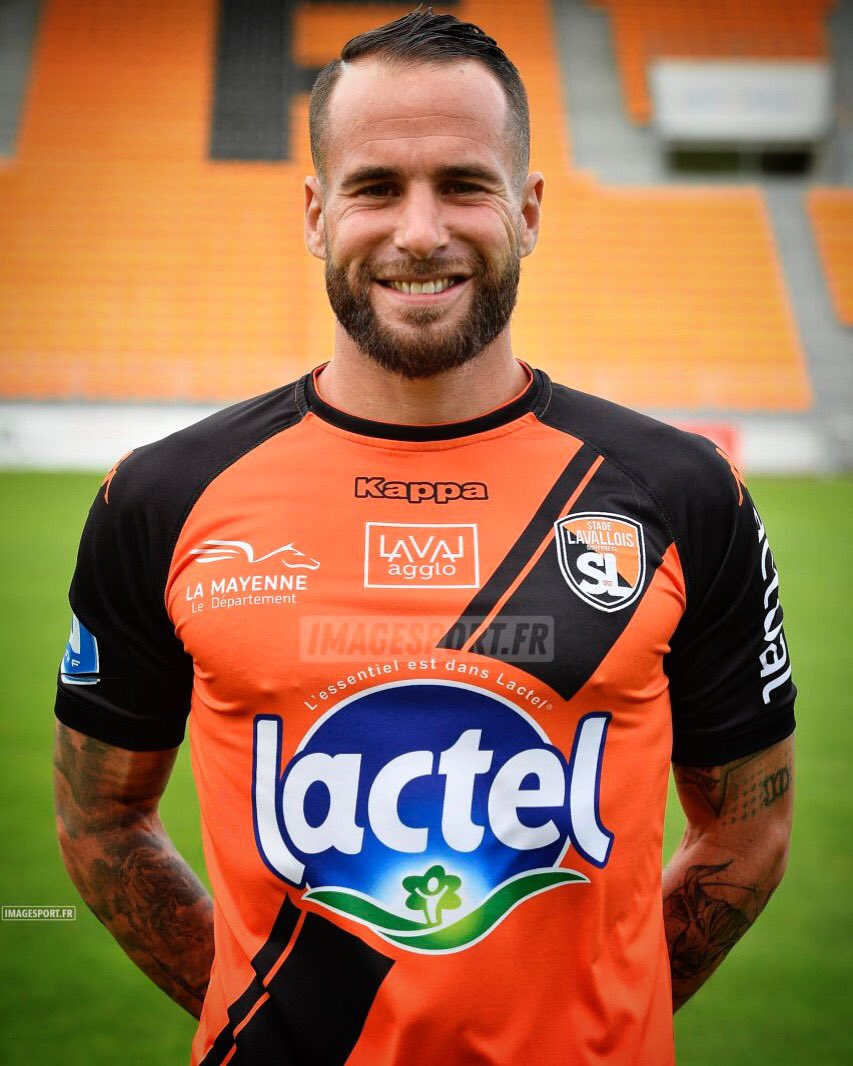 ScaramozzinoA's tweet photo. #NouvellePhotoDeProfil 📸 @stadelavallois 🧡🖤 #imagesport https://t.co/jqYFo8H3G2