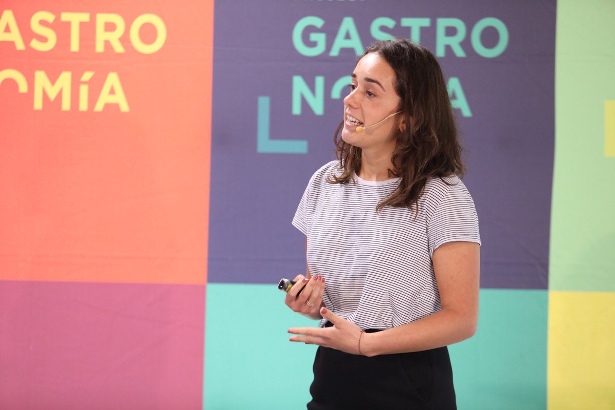 bculinary's tweet photo. Blanca del Noval y @DiegoPradoVs del laboratorio de investigación gastronómica #BculinaryLab de BCC y Ramón Perisé del departamento de I+D de @Mugaritz, explican los beneficios de la fermentación como técnica saludable, en la jornada sobre #GastronomiaPersonalizada de BCC https://t.co/XOhCr6TuKN