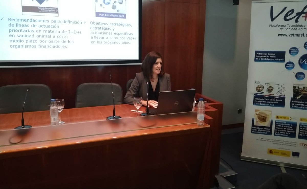 FAUNsan's tweet photo. María Jaureguízar, Directora Gerente de @Vetmasi, nos cuenta las aportaciones que la Fundación @Vetmasi realiza a favor de la disponibilidad de tecnologías en enfermedades compartidas por #animalessalvajes y domésticos #10AÑOSVetmasi #SanidadAnimal https://t.co/gHLJqdkACg