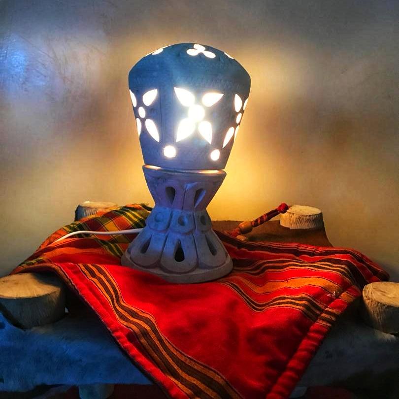 omar_degan's tweet image. I&apos;m delighted to share our first piece of #design... &quot;IFTIIN LAMP&quot; 100% made in #Somalia , you can pre-order it at info@degan-omar.com (shipping only in Somalia atm).
The lamp and the bag are both handmade in #Mogadishu. Soon we will launch the full line.