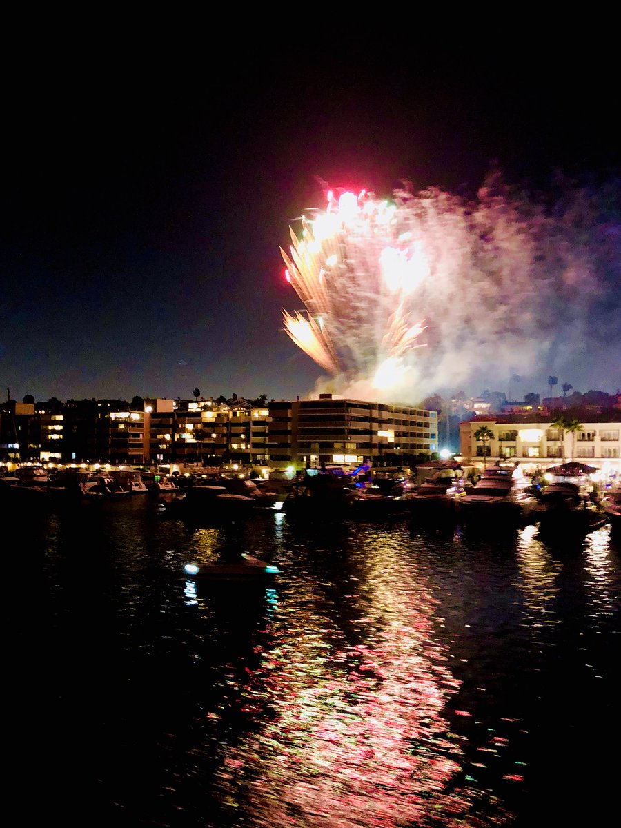 dfloyer's tweet image. #CenturyLinkAR #Wikibon Fireworks off Newport Beach with CenturyLink