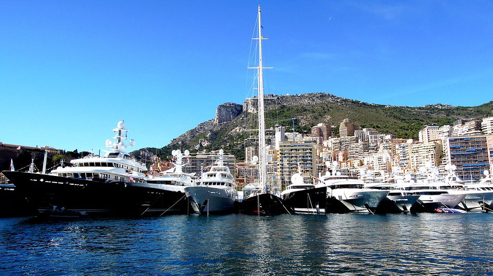 AmberSunDesign's tweet photo. We will be attending this years #MonacoYachtShow! We can't wait to see what the show has to offer! If you would like to meet with us, please contact us on sales@ambersundesign.nl #MYS2018 #Monaco #Yacht #Yachtshow #Lookingforwardmeetingu #SunAwning #SuperYacht #Luxury #Shade https://t.co/TPtCsaNUk2