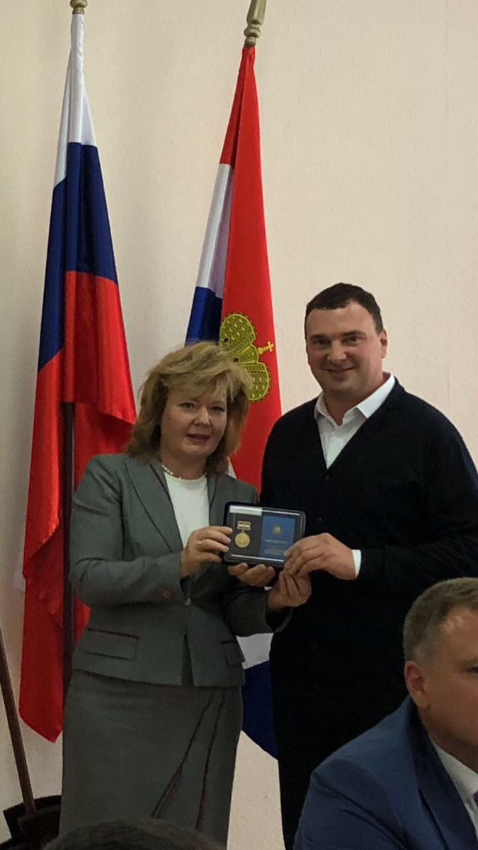 Сегодня на заседании Совета депутатов Ленинского внутригородского района городского округа Самара первого созыва выбрали Главу администрации ленинского внутригородского округа -городского округа Самара - Бондаренко Елену Юрьевну. Избранная Глава вручила депутатам памятные знаки.