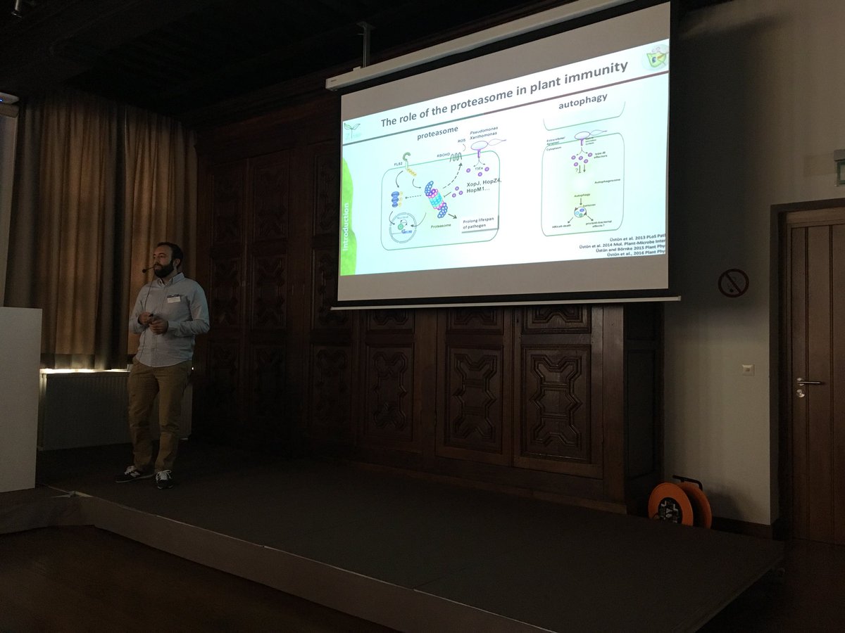MoritzNowack's tweet photo. Great talk on the roles of the #proteasome and #autophagy in plant immunity by @SuayibUestuen at #pppcd18 https://t.co/kVKnBhR5W4