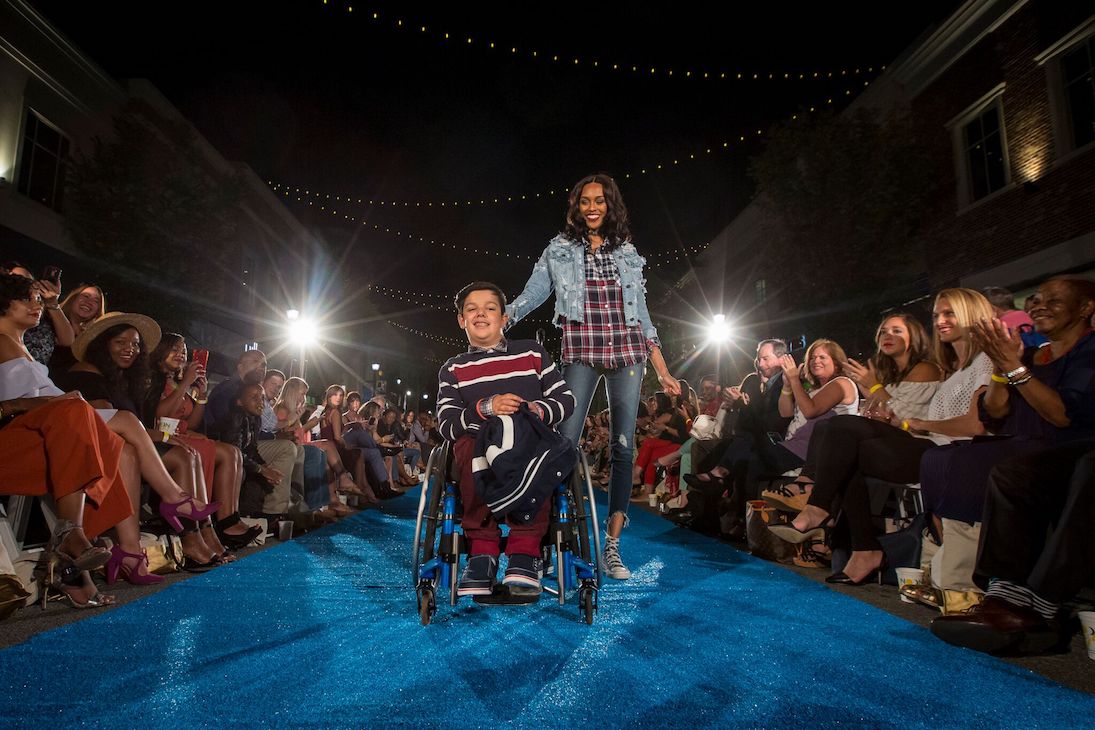 AvalonInsider's tweet photo. Today's the day! We can't wait for the most magical fashion event of the fall taking place TONIGHT along the Boulevard. Will we see you at #AvalonN2N benefitting @bertsbigadv? Purchase tix here->https://t.co/iTfTbLVlFN https://t.co/ZFL9SofeLT