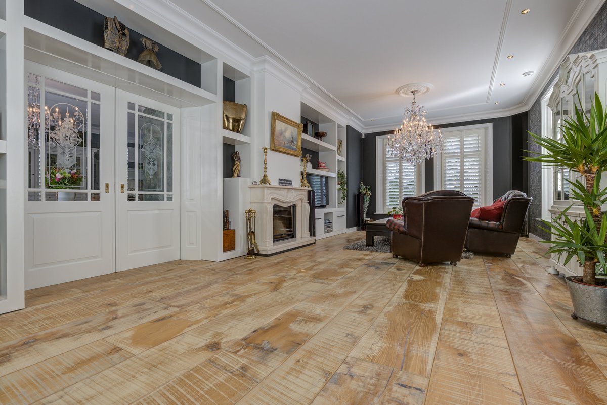 FBHout's tweet photo. Just another fantastic custom-made Prestige Wide Plank project. The end result is a robust, superb XXL floor with impressive planks up to 4 meters long and 50 centimeters in width. Completely designed by the customers themselves! #FSC #Cradle2Cradle #woodflooring #interiordesign https://t.co/QzvqcDSQZj