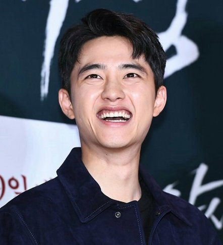 prettyexact's tweet photo. i live to see kyungsoo smile this big that his mouth turns rectangular and you can see all this teeth and wide eye smiles https://t.co/oTJEZeaKI9