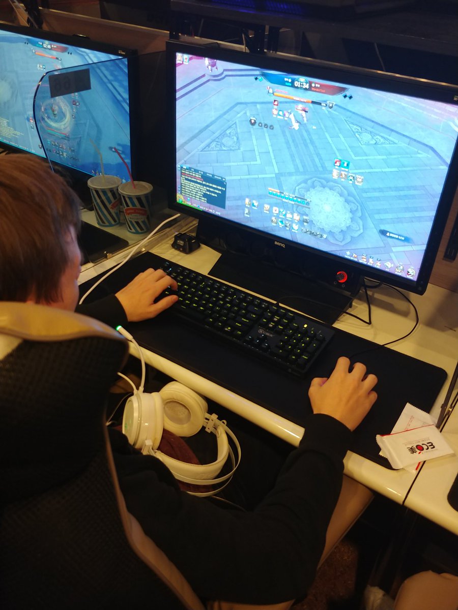 Our KFM God Zapish trying out the Awakened Wind version on the KR test server. He makes it look so easy 😌