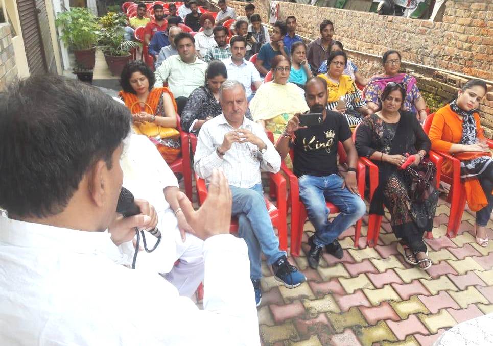 Chairman JKNPP, Former Education Minister @Harshdev1234 Was addressing a public meeting at ward No. 2 JMC toady and said that Dogra facing crisis of identity and culture. 
m.facebook.com/story.php?stor…
@aashishkohli25 <a href="/ANI/">ANI</a> <a href="/JAMMULINKS/">JAMMU LINKS NEWS</a> @Harshdev1234 @PawanDevSingh10