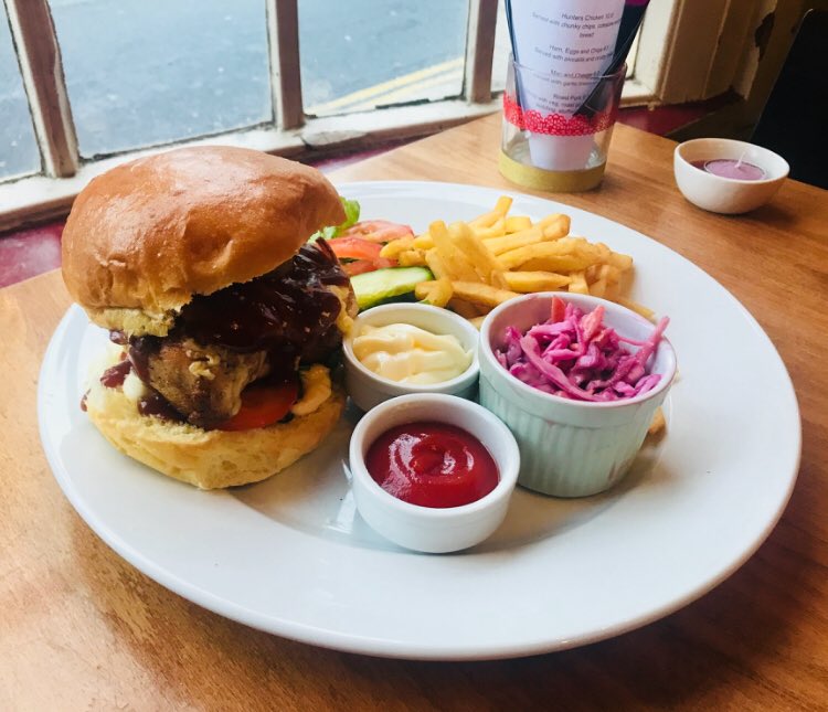 hamptonarms's tweet photo. New 2-4-1 Burger Night at the Hampton 🍔Grab one of our delicious burgers and get another free! #burgernight #burgers #dinner #thursday #pub #food #beer #brighton #hove #new https://t.co/X4tOMsRMWQ