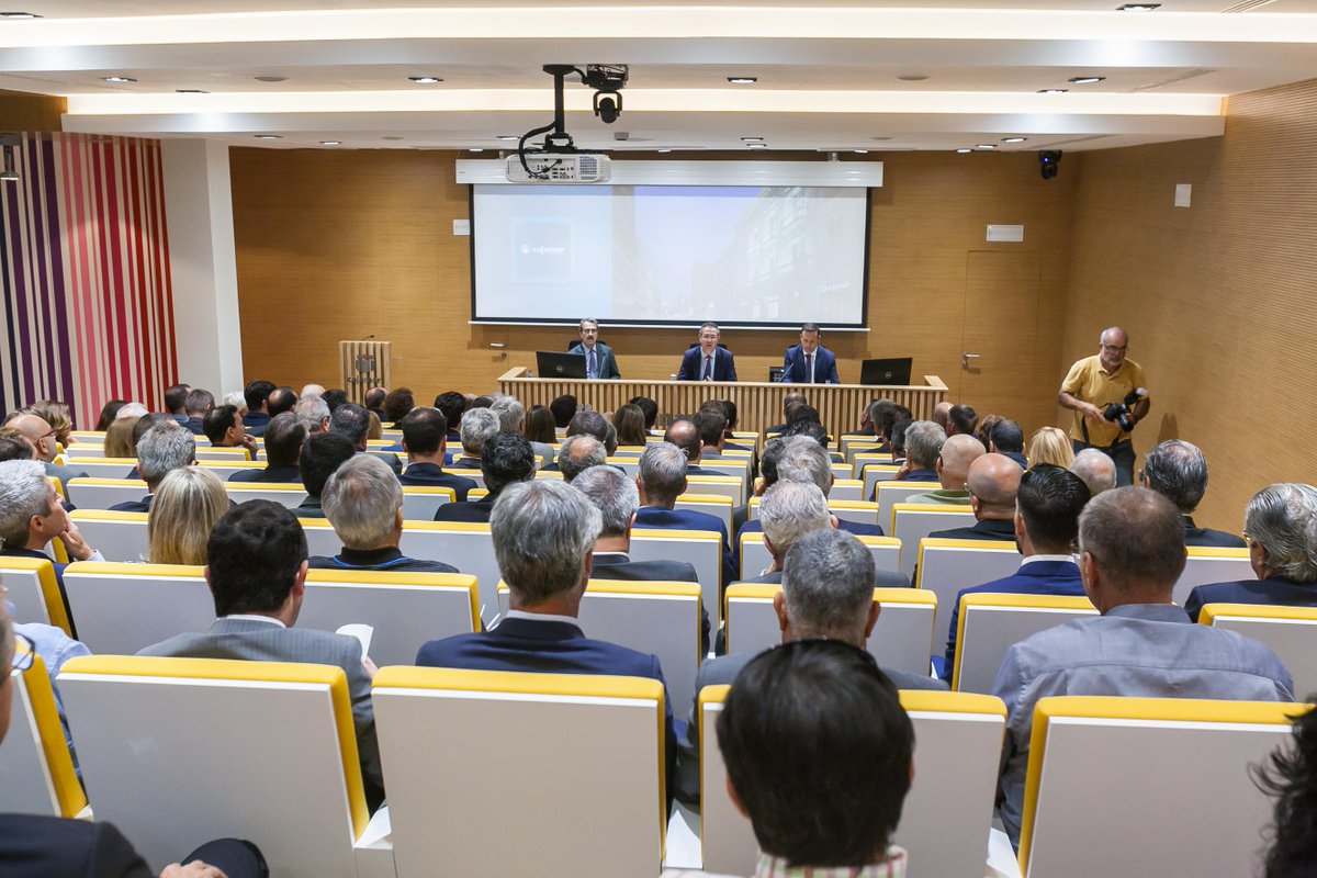 Inauguramos sede institucional en #Canarias en el emblemático edificio de la calle #Triana con la dirección territorial de <a href="/Cajamar/">Grupo Cajamar</a> oficina de atención al público y una sala para actividades #socioculturales  <a href="/HidalgoAlcalde/">X</a> @AyuntamientoLPA <a href="/FtvCabildoInfo/">Prensa Fuerteventura</a> <a href="/ontiverosemilio/">emilio ontiveros</a>