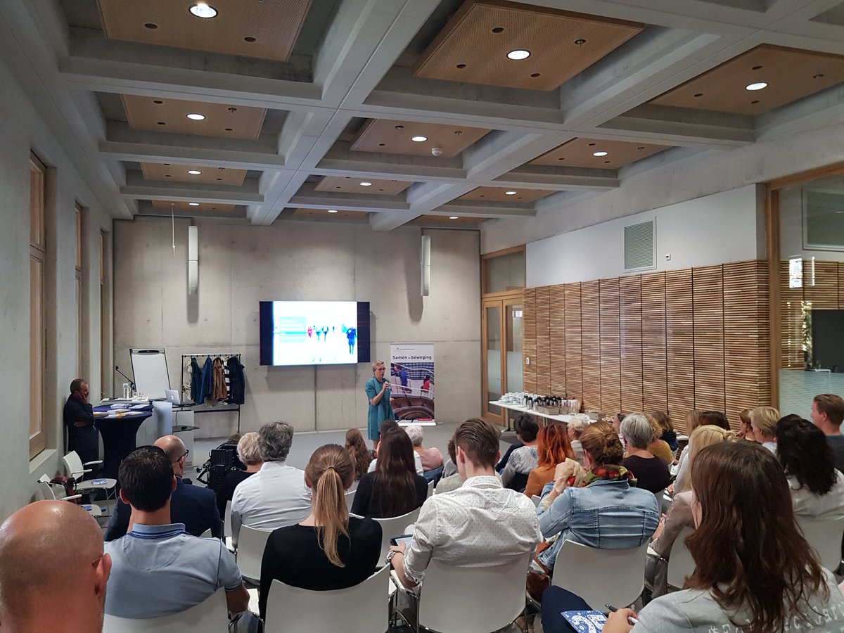 Start van het A+O College arbeidsmarktcommunicatie <a href="/DeventerGem/">Gemeente Deventer</a>. <a href="/Mireille_Stuart/">Mireille Stuart</a> geeft een toelichting over het #generatiepakt #arbeidsmarkt en #in-uitstroomjongeren #gemeente