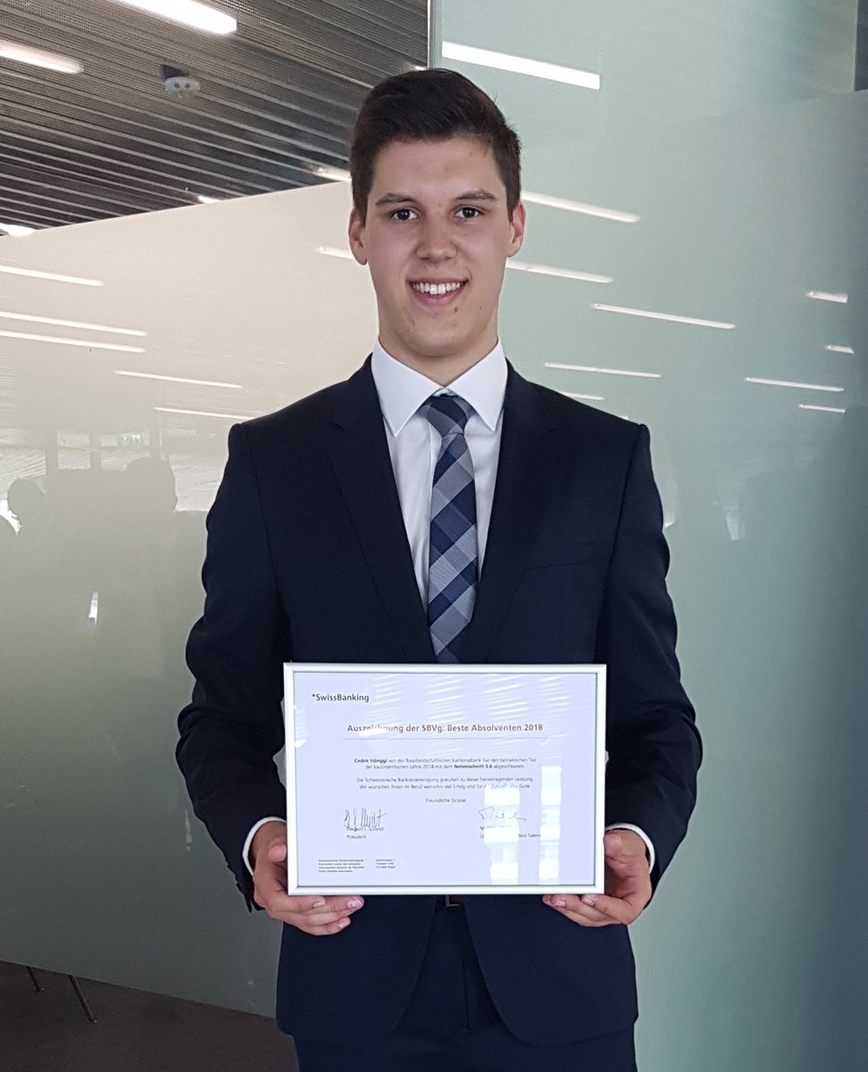 fabianecho's tweet photo. auch 2018 ist ein lernender #cedrichänggi @BasellandKB wieder in top 10 der banklernenden 👌👑😉#Bankiertag @SwissBankingSBA @cyponair @Bankenbasel https://t.co/f8vJvMbIy7