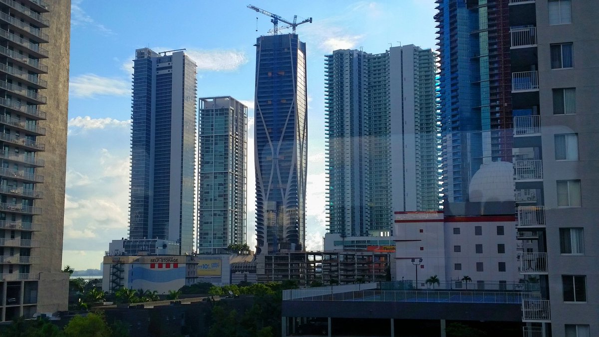 stevewright64's tweet image. View outside Brightline train headed north to West Palm Beach for APA Florida Conference.
@Plusurbia 
@APAFlorida 
@APA_Gold_Coast 
@GoBrightline 
#multimodalmobility
#transitoptions 
#trafficsolutions