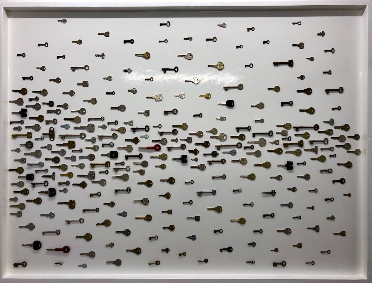 matkemp's tweet photo. MURMERATION made from keys sourced in London and New York #keys #english #american #foundobjects #donations #starlings https://t.co/s0wbq4415O