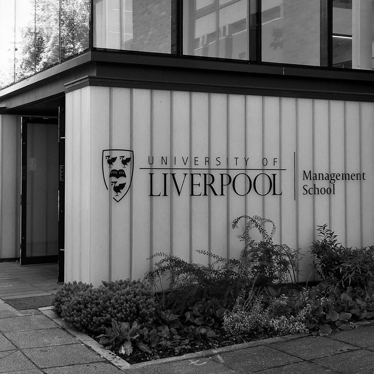 PureDC_'s tweet image. Officially Finished!! 🙌🙌 Dissertation handed in, 2 years of work complete. No more commuting to Liverpool 💃 it's been great but so glad it's finished now! Back to full time adult life for a little while before the next future step.... PhD??...🤓