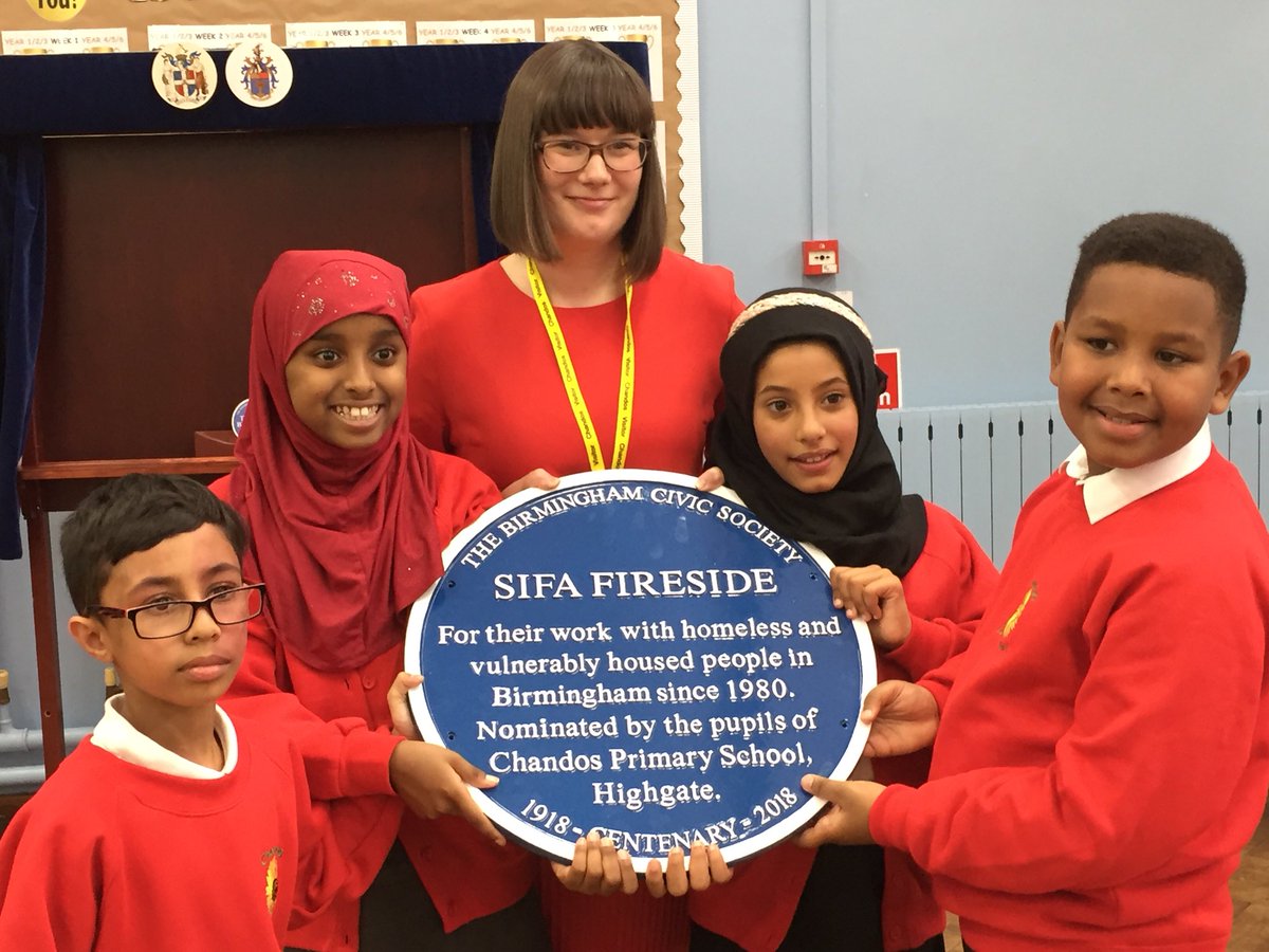 Fab unveiling event of a @BirminghamCivic blue plaque for @Sifafireside - nominated & presented by children at @ChandosSch as part of #thecitybeautiful 100 year  celebrations. So special that this fabulous charity are being recognised for their work now not after 20 years dead!