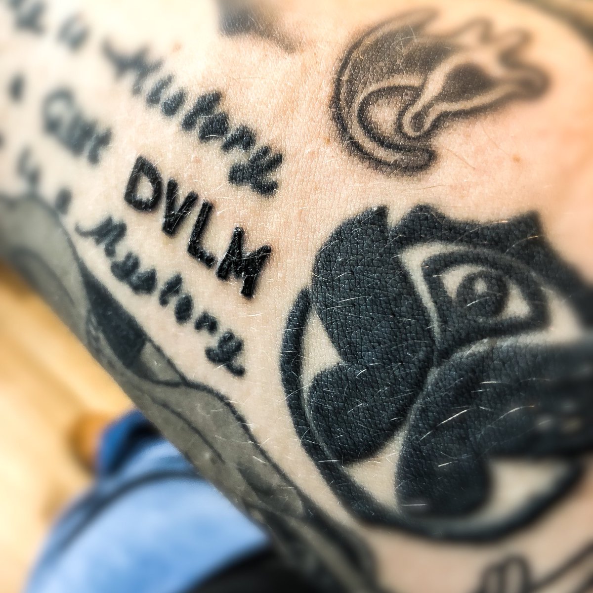 Yann_Voorhees_P's tweet image. New tattoo #DVLM 😍 Can’t wait to show this to you at Garden of Madness 😉🎉 #BestDjs @likemike @dimitrivegas #GardenofMadness