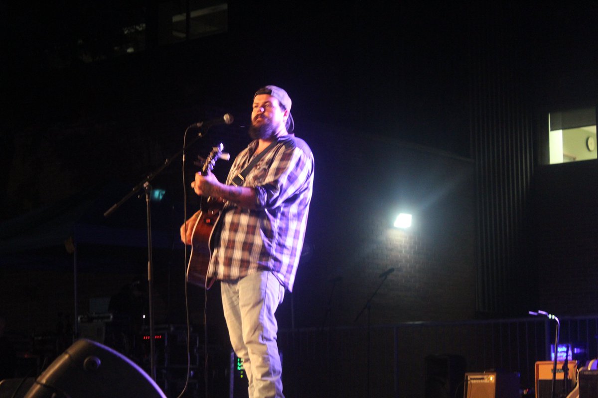 AnnetteDawm's tweet photo. Thanks @fanshawesu & @BizBoothGuy for letting me come see @thereklaws, @JadeEagleson and @theCJMBand! I'm looking forward to seeing Brook's pictures, but until then, here are mine: https://t.co/wEqMVOWIyZ #LdnOnt #FalconLit #Myphonedied https://t.co/gtfZDrcq3r