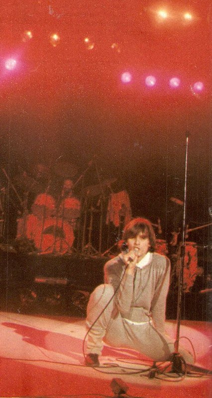 MBTodaunavida's tweet photo. Recuerdos de Toda Una Vida!😍❤️😍
#Tour80
@BoseOfficial
#SusInicios
#TbtBosé https://t.co/NffmtjZ5d7