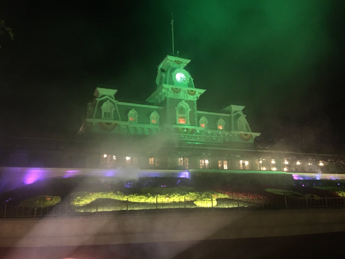 BrianHoaglin's tweet photo. 30 DAYS UNTIL WE COME HOME!!!! The countdown continues.... β±β²β°π° #DisneyWorldCountdown @WDWToday https://t.co/dEfXOcJjJi