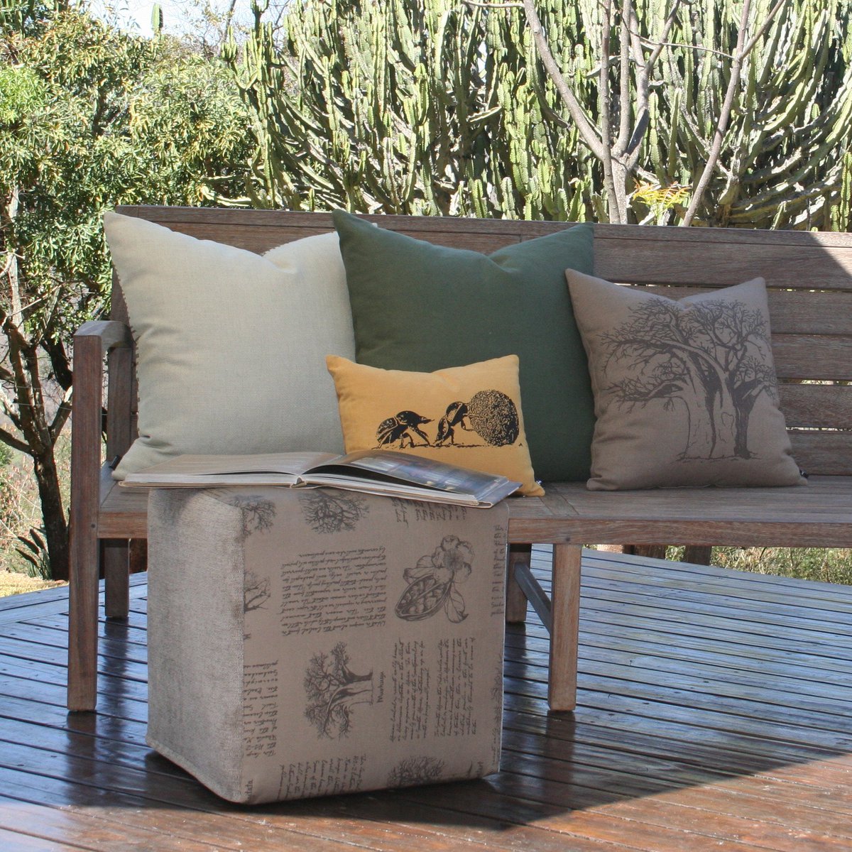 TsongaTextiles's tweet image. Baobab cube , hand printed and made by Tsonga Textiles #ottoman #baobab