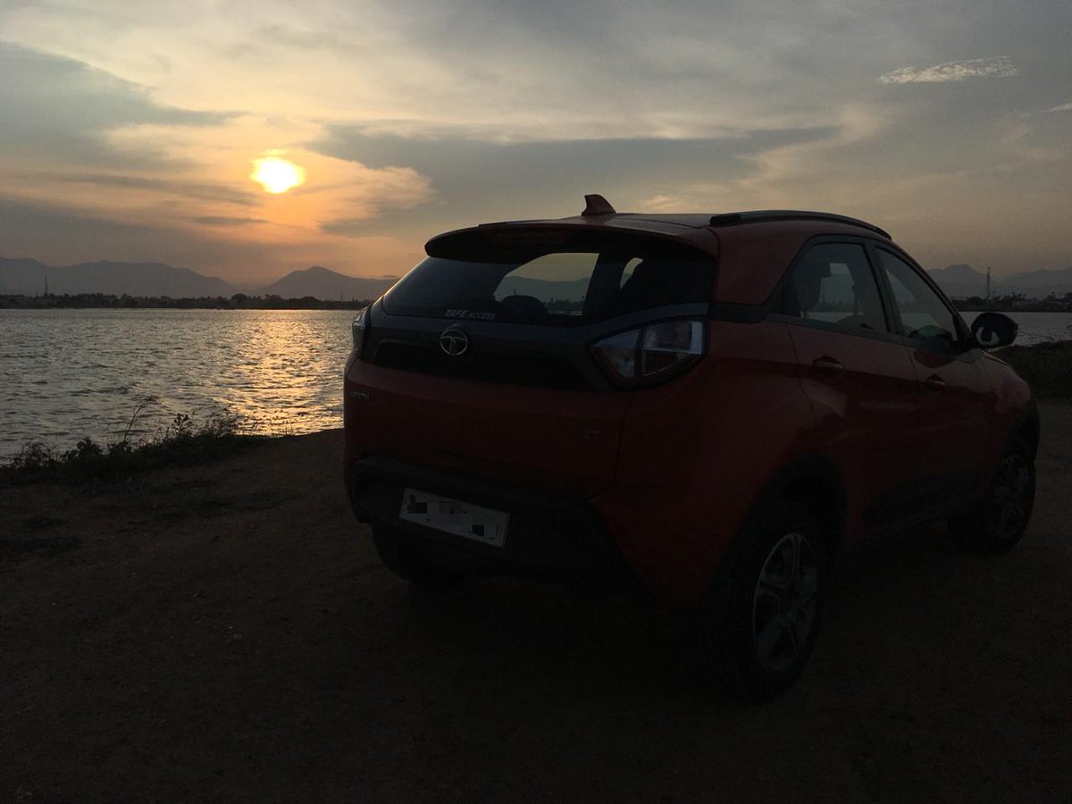 prakash_karu's tweet photo. Sunshine InsideOut, nice evening with my #Apricot #Sunshine #LevelNexSUV #LevelSafeSUV #SunshineInsideOut @TataMotors @TataNexonSUV @BosePratap https://t.co/OPNPmNk527
