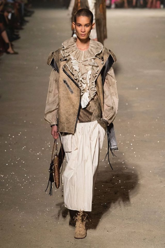 Vogue Japan On Twitter コーチ Coach 2019年春夏コレクション おなじみのディズニーコラボ では ダンボやバンビなど アイコニックなキャラクターでポップさも演出 バリエーション豊富なレザーアイテムもチェックして Https T Co D5e76ccwqh Https T Co