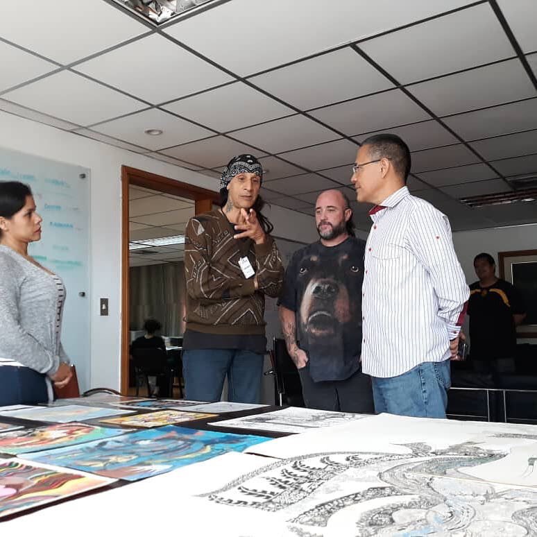 Hoy #13Sep me sumo a celebración del Día Nacional del Rock y comparto estas fotos #TBT con <a href="/elmeire/">david meire</a> y #AbrahamCangrejo contemplando los dibujos de éste, primer rockero en exponer -desde mañana- en el Museo de Bellas Artes #Caracas #Venezuela #TúTambiénEresParteDeEsto
