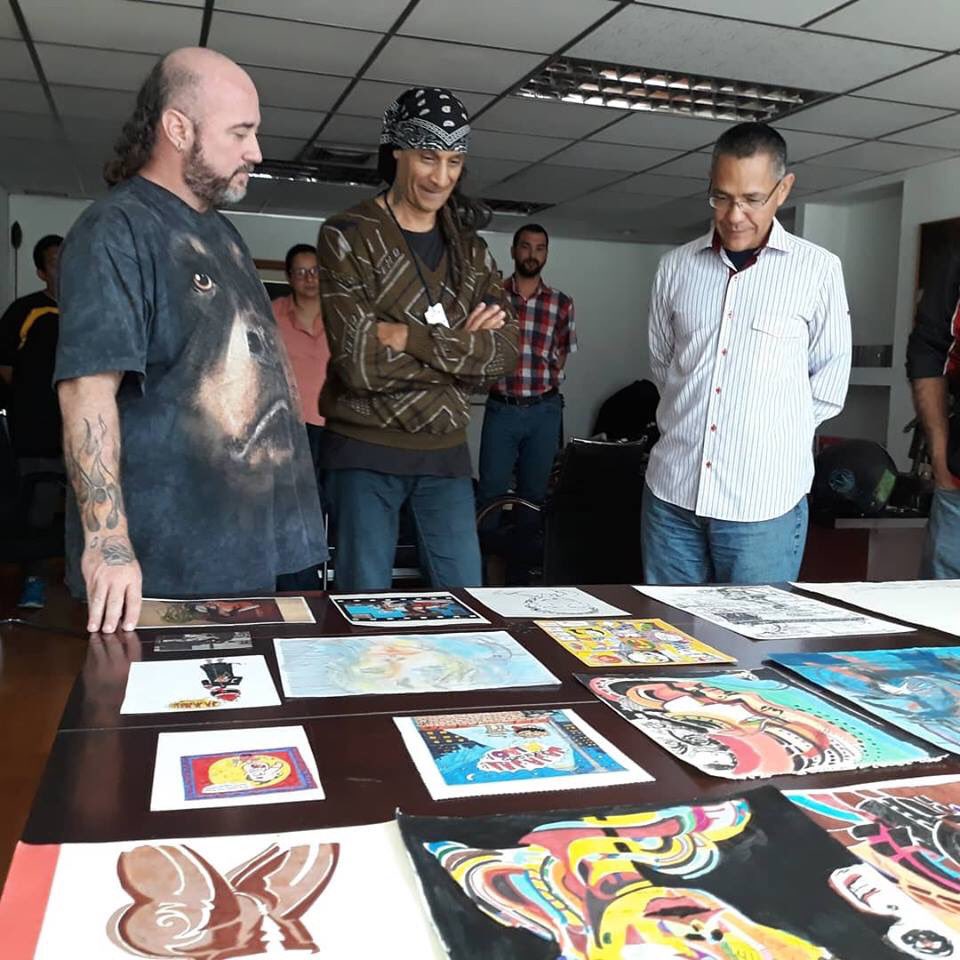 VillegasPoljak's tweet photo. Hoy #13Sep me sumo a celebración del Día Nacional del Rock y comparto estas fotos #TBT con @elmeire y #AbrahamCangrejo contemplando los dibujos de éste, primer rockero en exponer -desde mañana- en el Museo de Bellas Artes #Caracas #Venezuela #TúTambiénEresParteDeEsto https://t.co/2gKICYhdIO