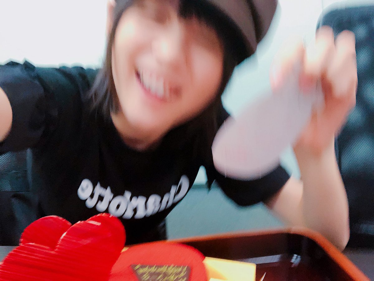 Yuki_Nakashim's tweet photo. 『RoseliaのRadio Shout!!』第48回聴いてくださいましたか？
誕生日を祝っていただきました😭✨
めちゃくちゃ美味しくて、3分の2ほど食べました←
そして楽屋裏…効果音とかBGMがすごい…！！
https://t.co/2ah5yhYCCw
#響ラジオ #バンドリ #ガルパ #Roselia #レディシャ #ちぃパラ #くどパラ https://t.co/tJGys9RGBz