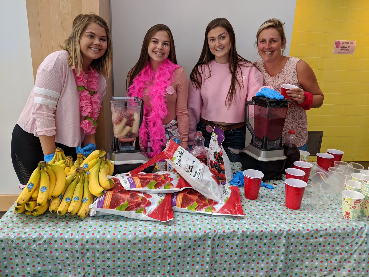 La préparation de smoothies roses pour notre #journéerose <a href="/CSAP_Officiel/">CSAP</a> <a href="/SommetCJE/">CJÉ Sommet</a>
