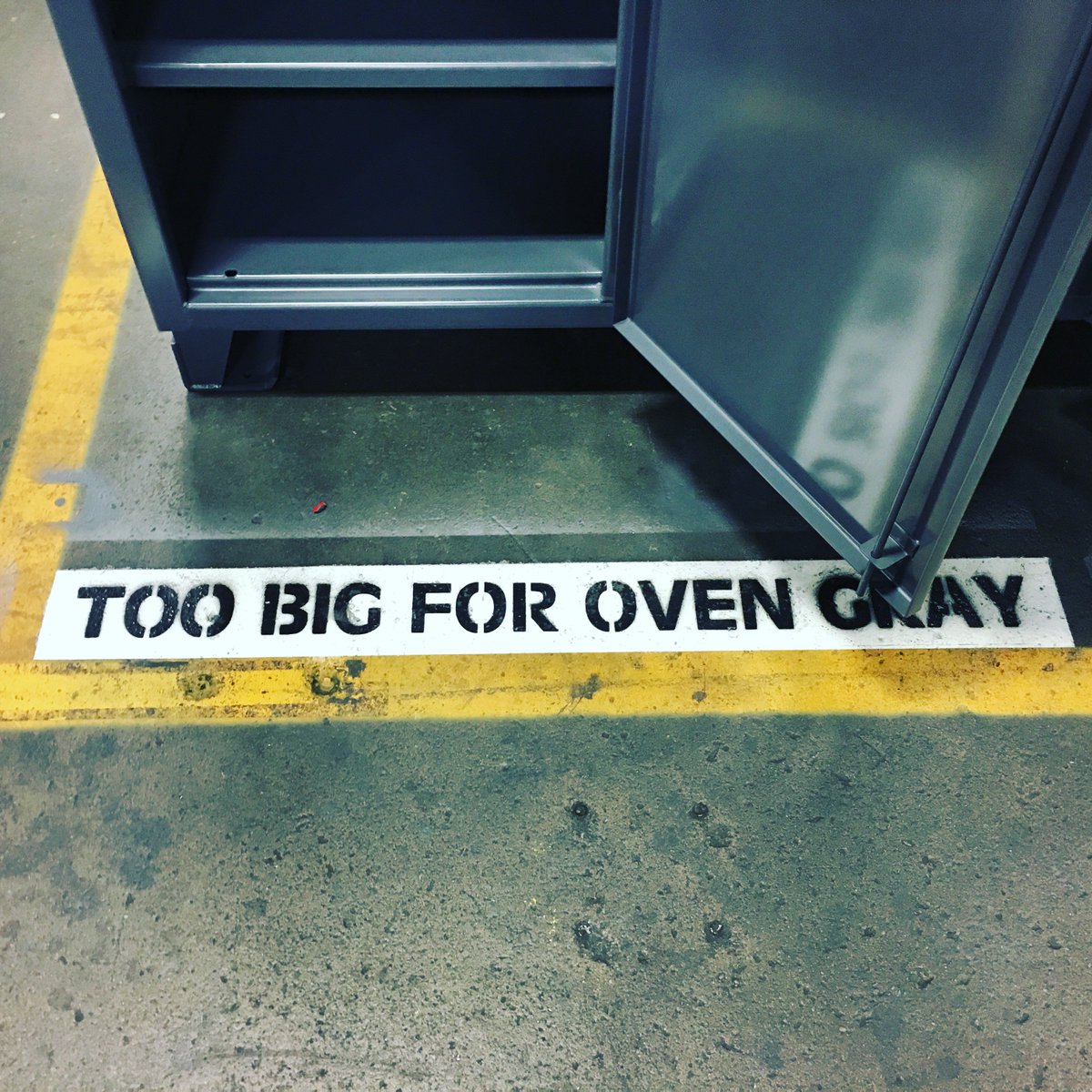 StrongHold_MFG's tweet photo. Hope y'all don't have this problem this week! ๐๐ฆ Don't worry, we got this. #TooBigforOven #Thanksgiving #SeriouslyStrong https://t.co/3IFG38auzG