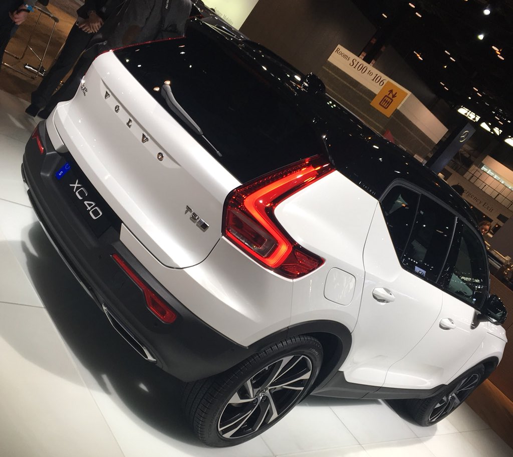 JulesOnWheelz's tweet photo. #TBT Bright lights big city.  @VolvoCarUSA @volvocars @ChiAutoShow #XC40 #volvo #stillmakingwaves #carebyvolvo #orderonline #convenient #innovative #julesonwheelz https://t.co/k9iZGPWxUf https://t.co/KcRMEDXGCy