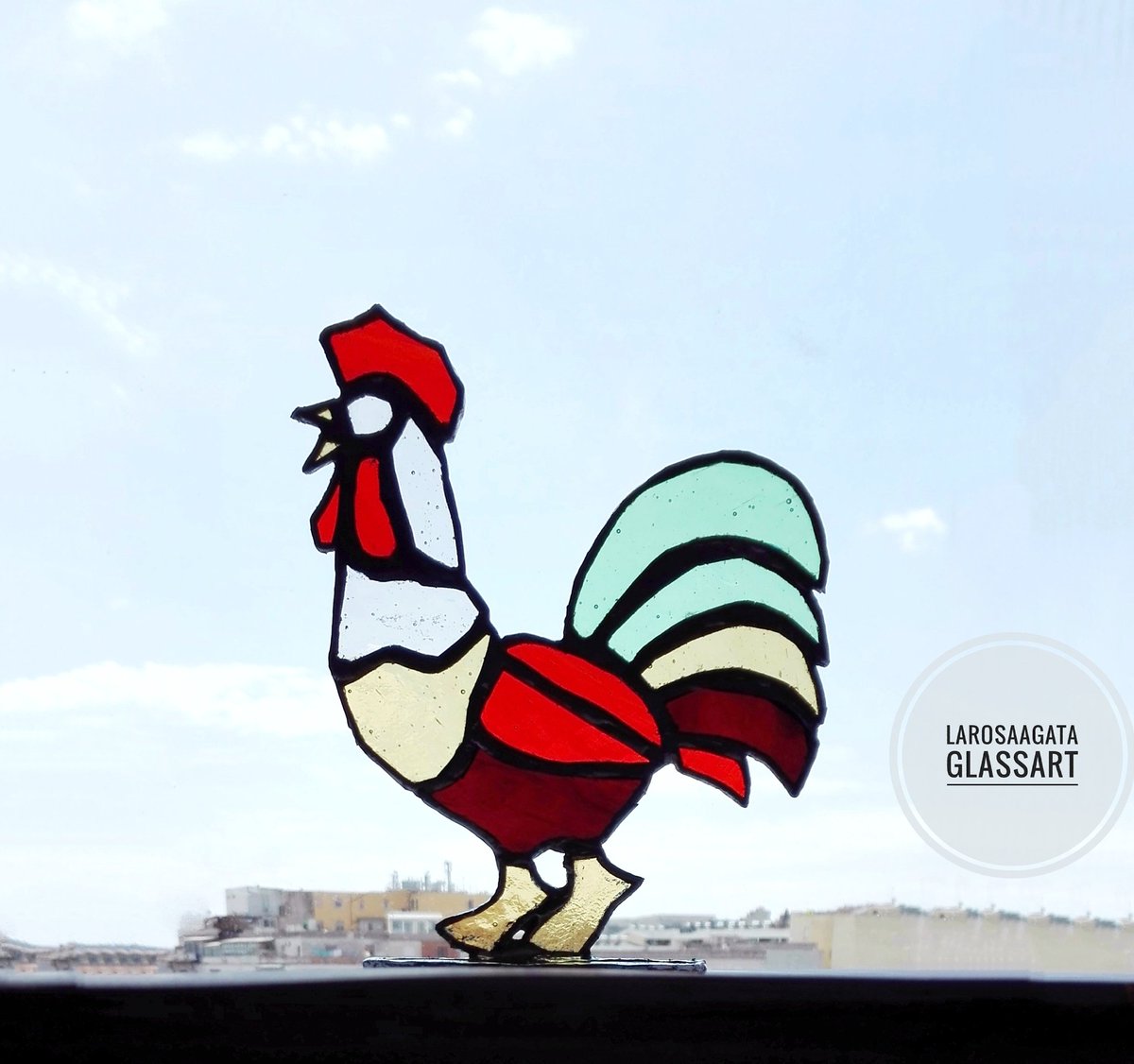 This beautiful rooster from today is available on Etsy! 
#glassrooster #larosaagataglassart #onetsy #roosterglass #gallo #stainedglass #vetrocolorato  #glassart #etsyshop #madeinitaly #etsy #beautifulcolors #rooster #etsy #handmade #kitchendecor #art #artedelvetro #glass