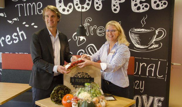 Wethouder kookt met lokale producten - grootnissewaard.nl/lees/86157/tit…