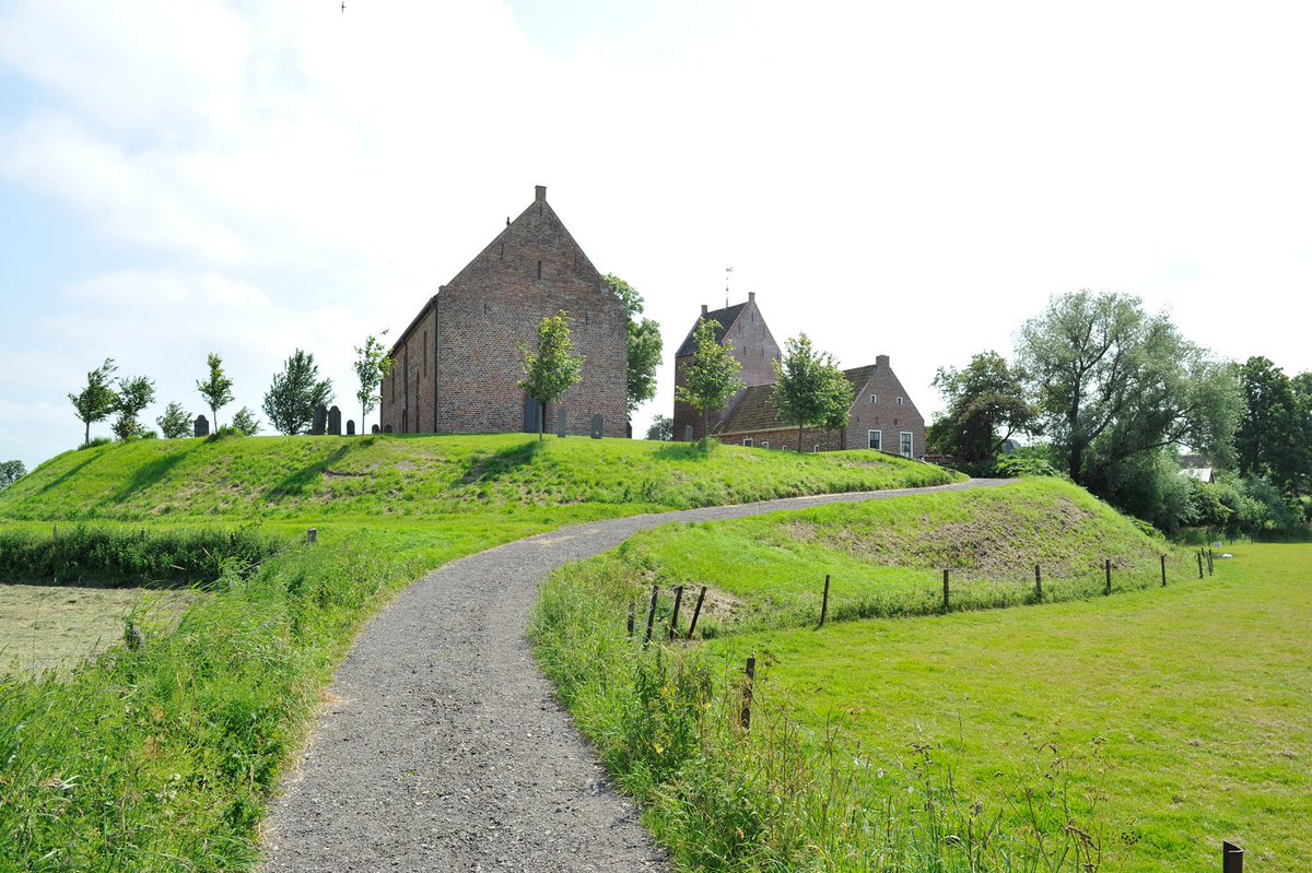 Dit weekend in het wierdendorp Ezinge: het Trijntje Soldaats Festival, waar de beste verhalenvertellers van Nederland en België hun eigen versie van verhalen uit het sprookjesboek van Trijntje Soldaats ten gehore brengen. Meer info en het programma: vertellus.nl