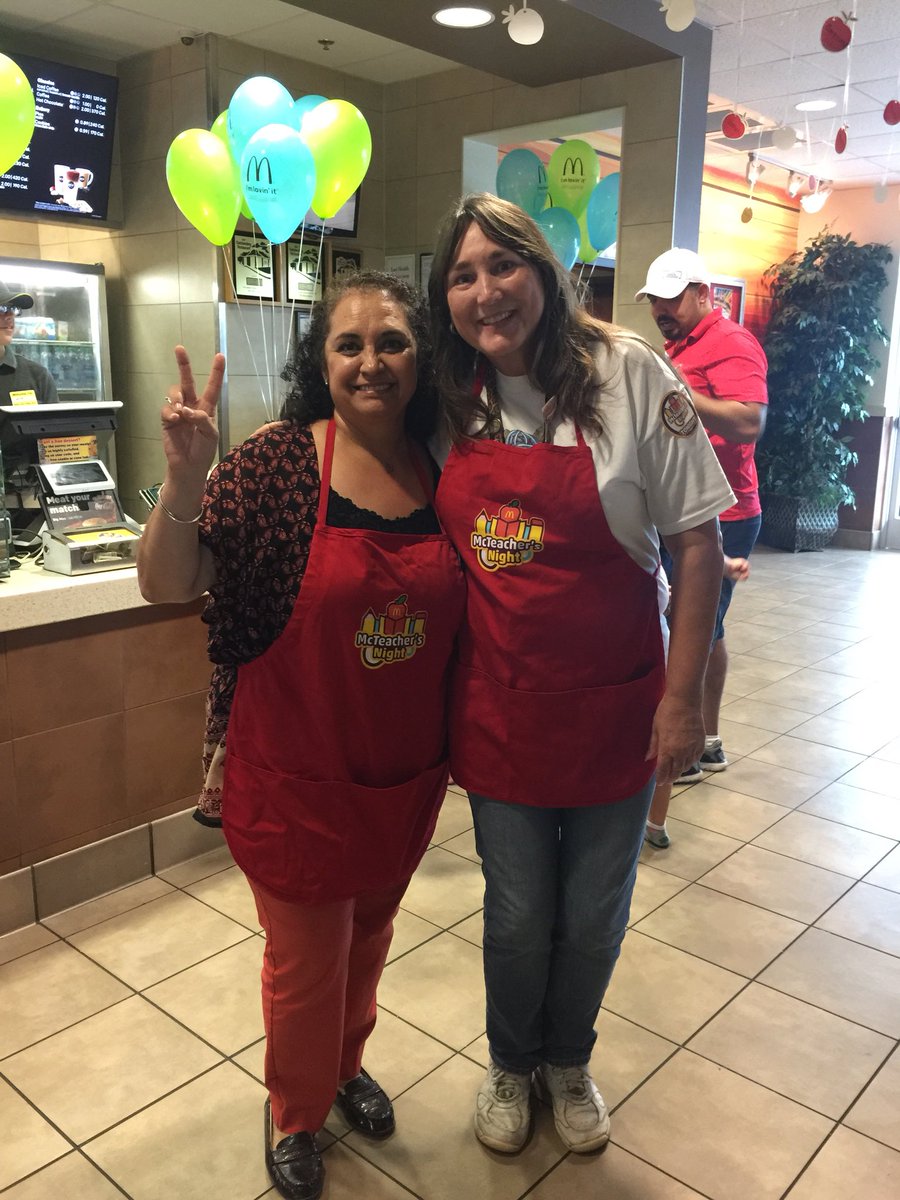ecj10202's tweet photo. Glad to be at Teacher’s McNight with Mrs. Laura Williams from NAC @laura_nac
 @LeopardShine https://t.co/UZorzz3QvW