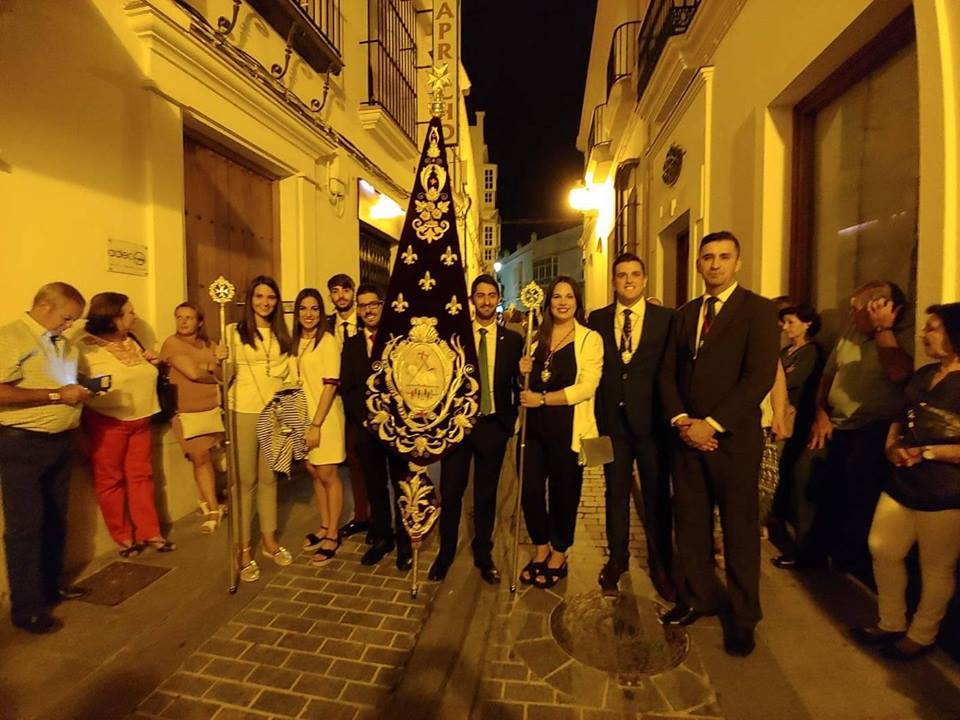 Representación de nuestra Hermandad en el cortejo de la procesión de la Patrona.