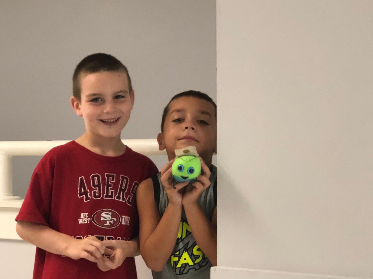 cterrillteach's tweet photo. First graders meeting #Greenie Beanie for the first time. Greenie Beanie is traveling to school spending smiles! #Mashpee ⁦@bringthebugnow⁩ #Lovethebug https://t.co/PBcPcpymsm