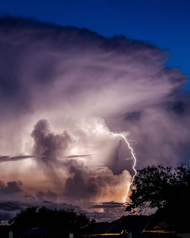 StrikeFinder's tweet photo. Ferocious lightning in a distant storm😎 by @flastormchaser from @LightningMafia
⚡️
⚡️
Tag @StrikeFinderPhoto to be featured.
⚡️
⚡️
#storm #stormchaser #stromchasing #bolt #lighting #lightningstrike #trigger #cameratrigger #StrikeFinderPhoto #SF2 #lightningmafia https://t.co/TioNZ6g3Bp