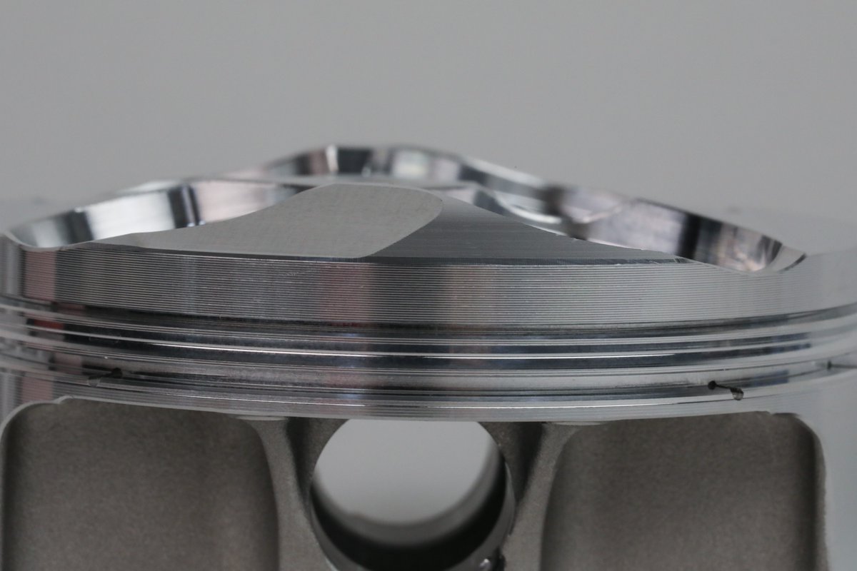 PistonsByJE's tweet image. "The more the fuel/air mixture can be compressed before combustion, the more energy can be extracted from it." All the high-compression details you need to know here: hubs.ly/H0dMWsx0 #JEPistons #HighCompression #Forged #Pistons #HP #Motorcycle #DirtBike